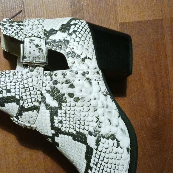 BP. Ankle Boot - Picture 3 of 6